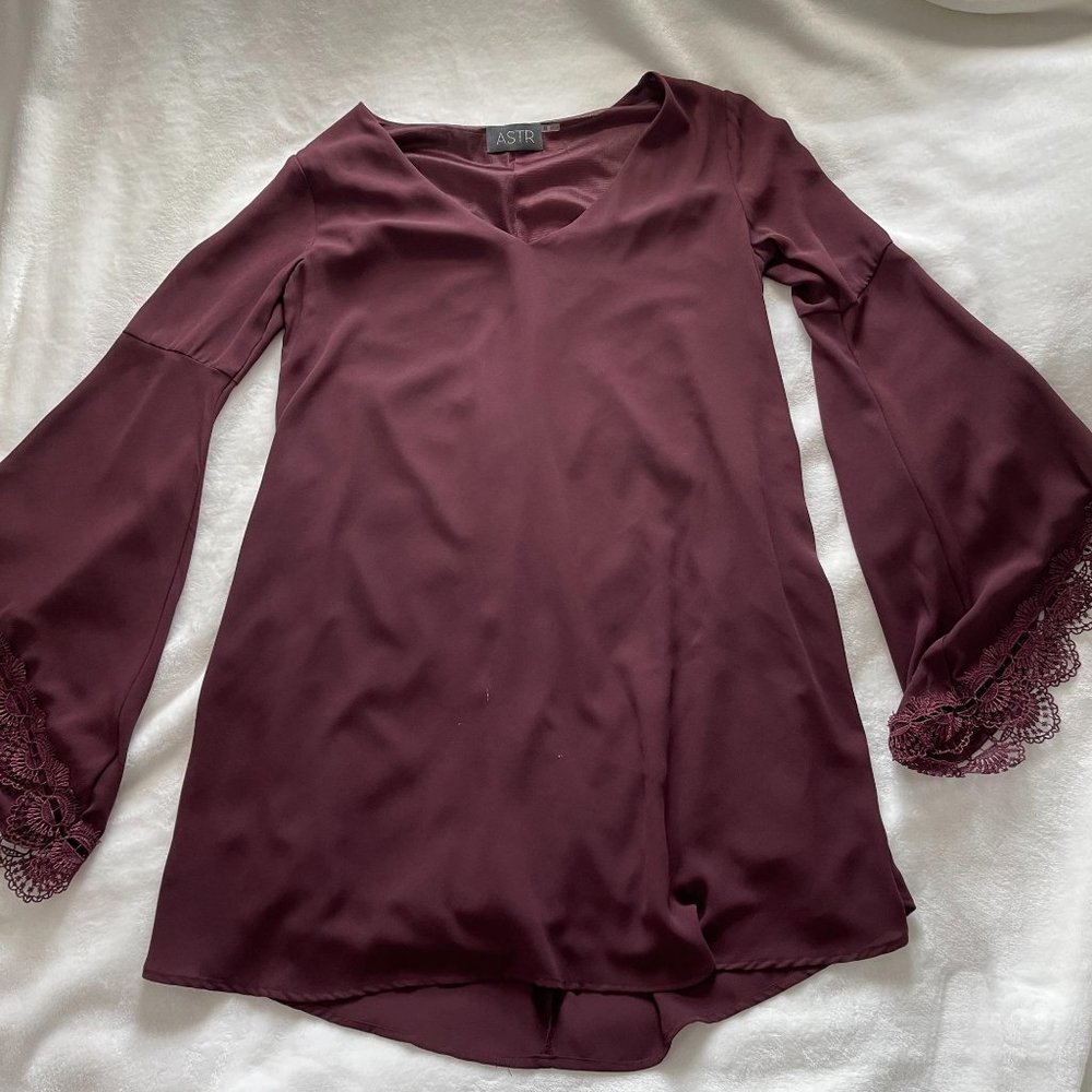 ASTR Burgundy Bell Sleeve Dress XS